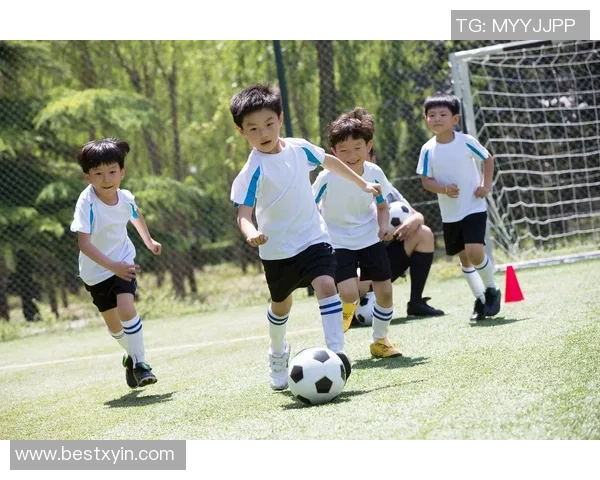 足球穿袜子的重要性与选择技巧解析助你提升球场表现